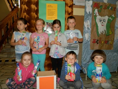 Zdjęcie dzieci ze szczoteczkami